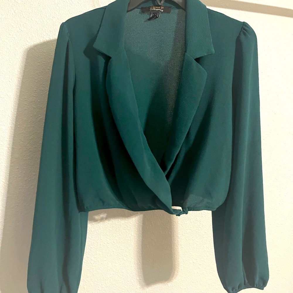 Blusa verde, talla chica.